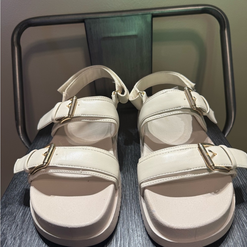 Madden Girl  Sprittz  Flat Sandal Sz 8.5 Summer Preppy - Picture 2 of 11